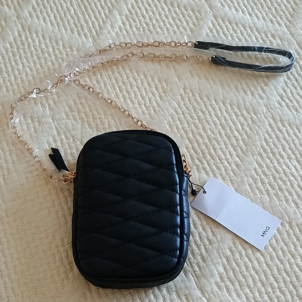 🆕 Mango Black Quilted Crossbody Phone Purse with Gold Hardware